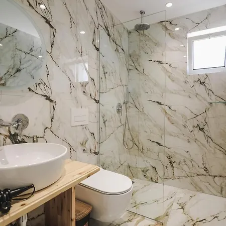 Luxury Alisja With Private 4* Saranda