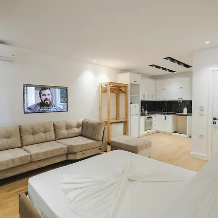 Luxury Alisja With Private 4* Sarandë