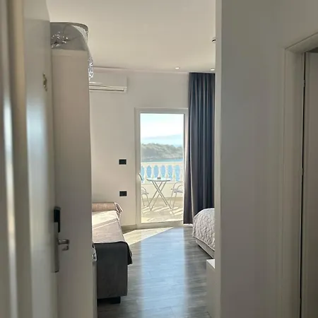 Luxury Alisja With Private 4* Sarandë